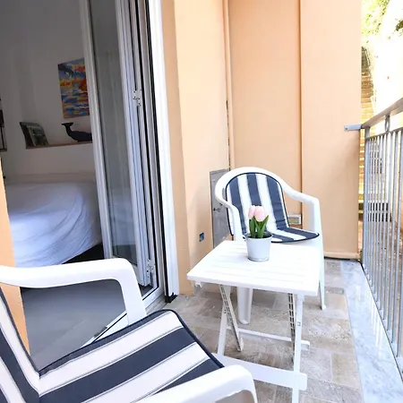 La Finestra Blu فاراتسي